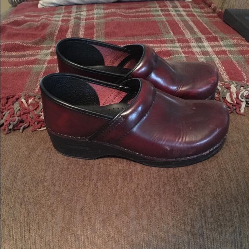 Maroon danskos